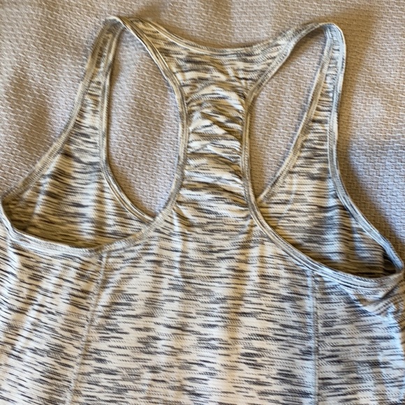 Lululemon sz 6 tank - Picture 2 of 3